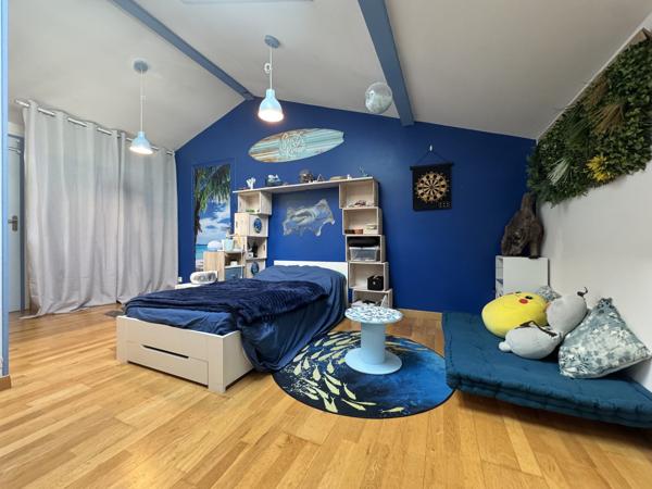 Maison 5 Chambres Annecy-le-Vieux : jardin plein Sud, sous-sol et esprit “maison de famille”