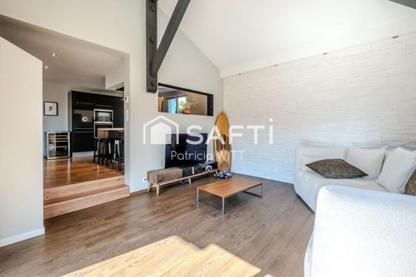 Maison contemporaine familiale , beaux volumes, proche Genève