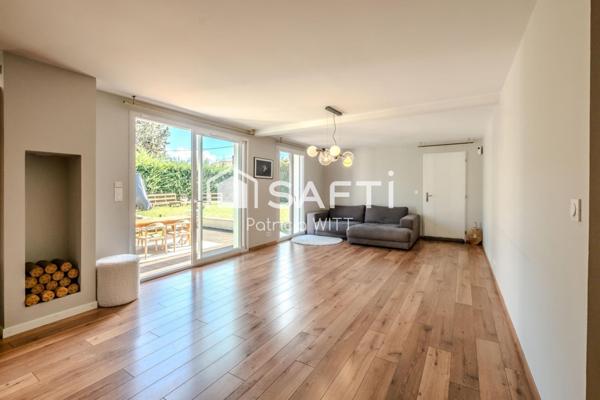 Maison contemporaine familiale , beaux volumes, proche Genève