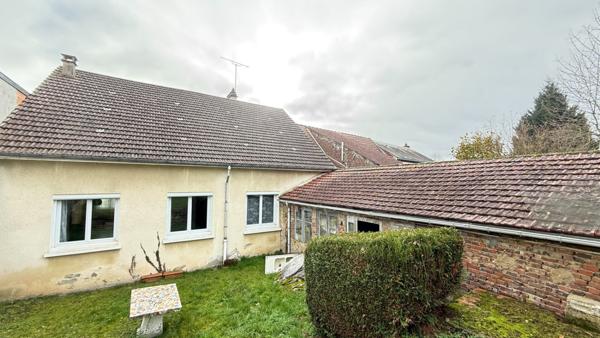 NOAILLES Maison, Séjour, salle à manger, Cuisine, 2 chambres, Salle d'eau, Grenier, Garage, dépendance, cave, Jardin