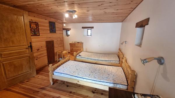 Maison de hameau en pierre au calme