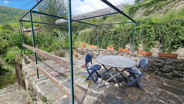 Maison de hameau en pierre au calme