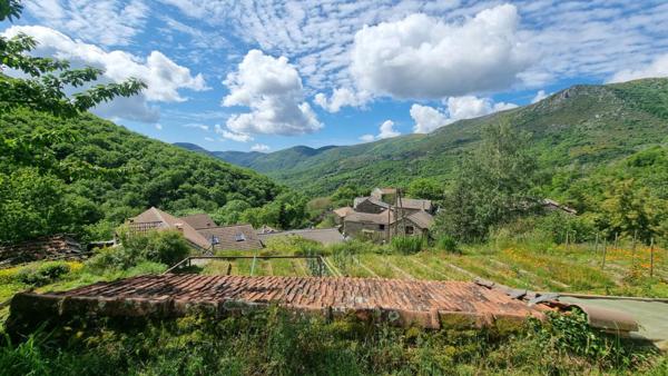 Maison de hameau en pierre au calme