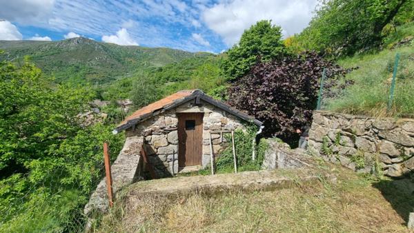 Maison de hameau en pierre au calme