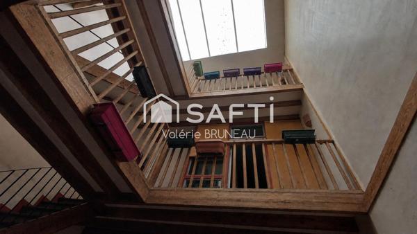 Maison au coeur de la place de Réalmont de 230 m² avec local commercial déjà loué