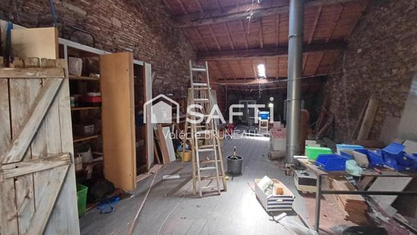 Maison au coeur de la place de Réalmont de 230 m² avec local commercial déjà loué