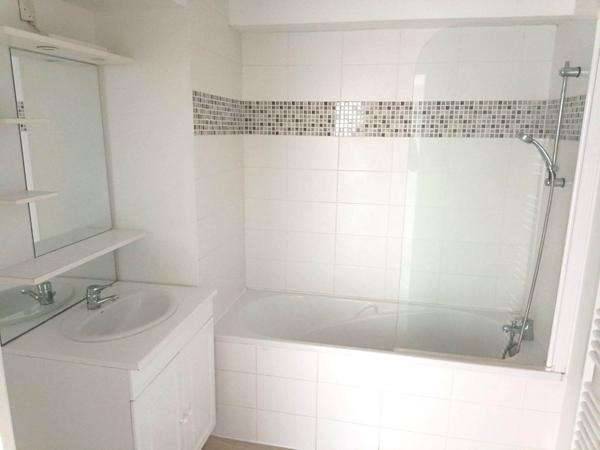 Appartement
         3 pièces
        - 63 m² Exclusivité 219 000 € *