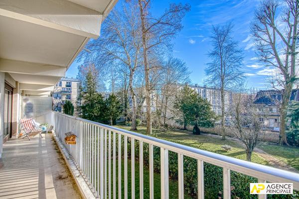 Versailles Rive-Droite Appartement 6 pièces 127.52 m² carrez situé au 1er étage avec ascenseur, terrasse, cave et double box 930 000 € **  - Référence  28244