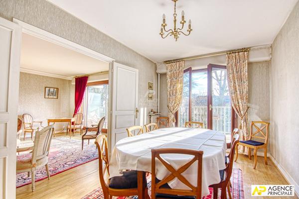 Versailles Rive-Droite Appartement 6 pièces 127.52 m² carrez situé au 1er étage avec ascenseur, terrasse, cave et double box 930 000 € **  - Référence  28244