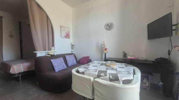 Studio alcôve 21 m² avec terrasse et garage 9 m² en plein centre de Balaruc-les-Bains