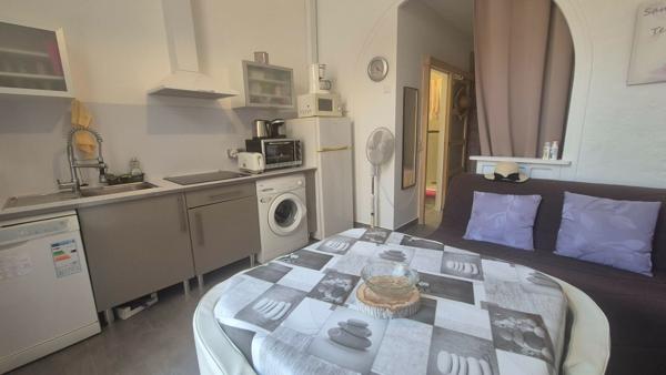 Studio alcôve 21 m² avec terrasse et garage 9 m² en plein centre de Balaruc-les-Bains