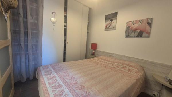 Studio alcôve 21 m² avec terrasse et garage 9 m² en plein centre de Balaruc-les-Bains