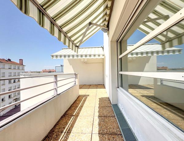Appartement T2 Lyon en dernier étage avec terrasse