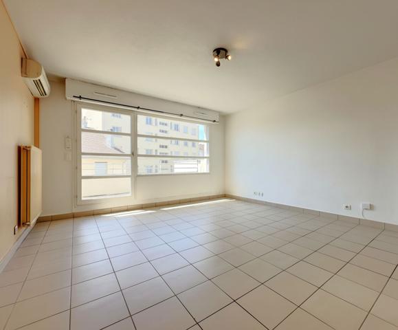Appartement T2 Lyon en dernier étage avec terrasse