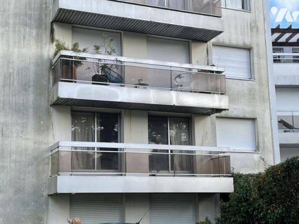 A VENDRE VANNES  T2 loué,  52 m² balcon, cave.