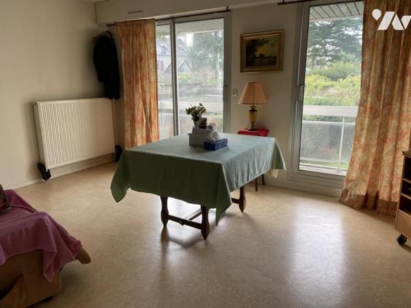 A VENDRE VANNES  T2 loué,  52 m² balcon, cave.