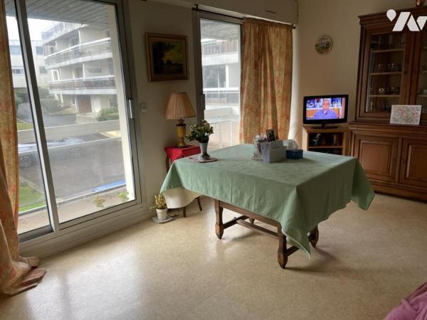 A VENDRE VANNES  T2 loué,  52 m² balcon, cave.