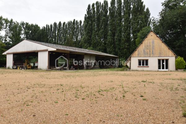 Local d activites de 2 600 m²