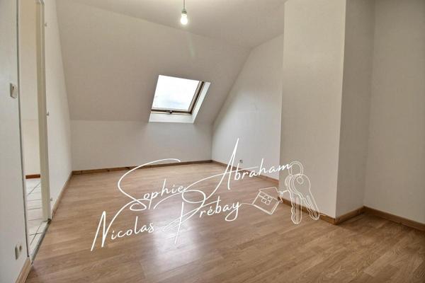 Maison individuelle avec garage et jardin clos