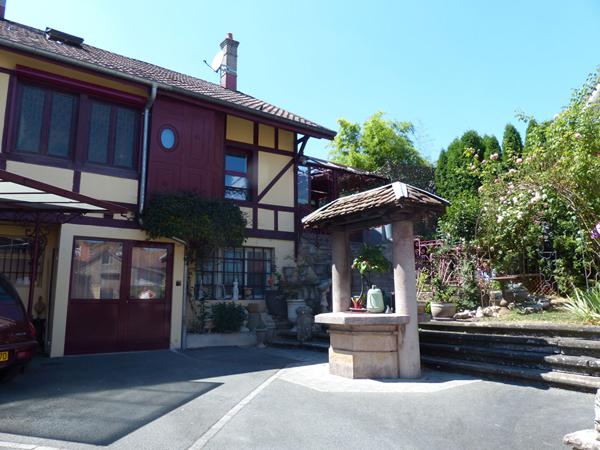 APPARTEMENT / MAISON ATYPIQUE AVEC JARDIN ET STATIONNEMENT CENTRE VILLE HERICOURT