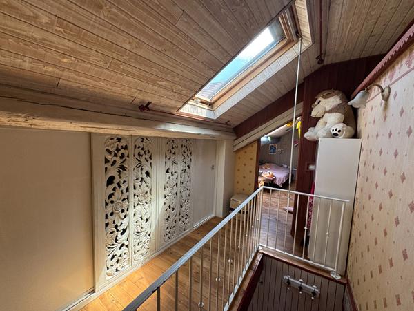 APPARTEMENT / MAISON ATYPIQUE AVEC JARDIN ET STATIONNEMENT CENTRE VILLE HERICOURT
