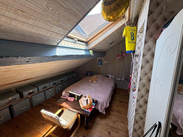 APPARTEMENT / MAISON ATYPIQUE AVEC JARDIN ET STATIONNEMENT CENTRE VILLE HERICOURT