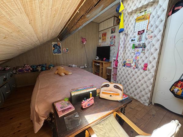 APPARTEMENT / MAISON ATYPIQUE AVEC JARDIN ET STATIONNEMENT CENTRE VILLE HERICOURT