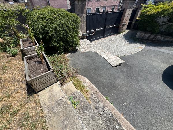 APPARTEMENT / MAISON ATYPIQUE AVEC JARDIN ET STATIONNEMENT CENTRE VILLE HERICOURT