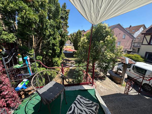 APPARTEMENT / MAISON ATYPIQUE AVEC JARDIN ET STATIONNEMENT CENTRE VILLE HERICOURT