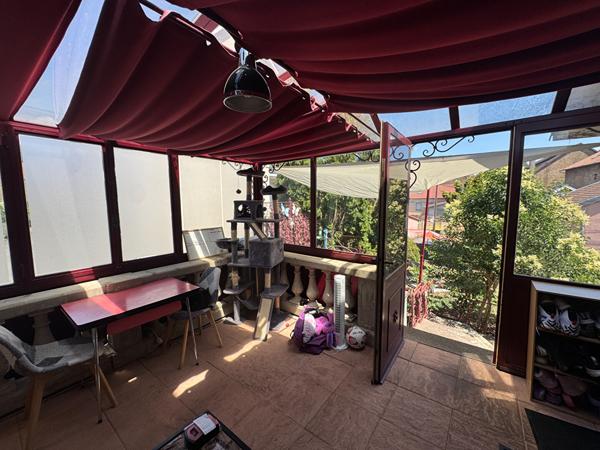 APPARTEMENT / MAISON ATYPIQUE AVEC JARDIN ET STATIONNEMENT CENTRE VILLE HERICOURT