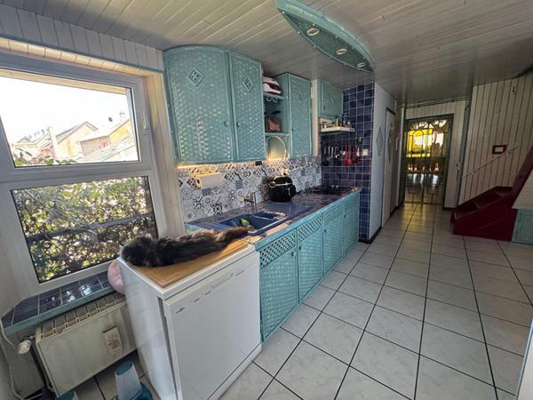 APPARTEMENT / MAISON ATYPIQUE AVEC JARDIN ET STATIONNEMENT CENTRE VILLE HERICOURT