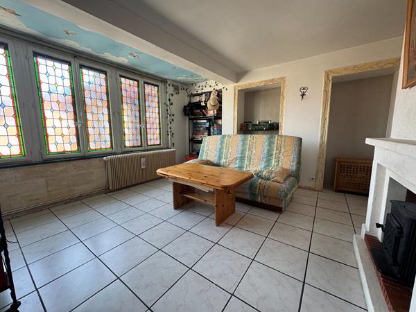 APPARTEMENT / MAISON ATYPIQUE AVEC JARDIN ET STATIONNEMENT CENTRE VILLE HERICOURT