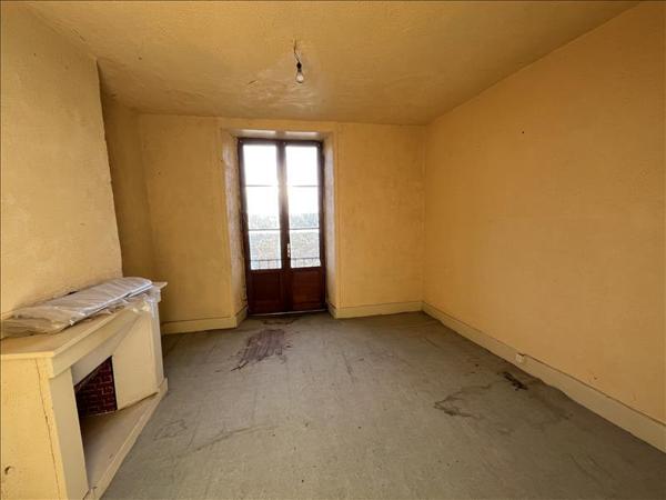 Immeuble à vendre |  Rochechouart |  254 m²