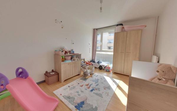 Appartement à vendre    5 pièces • 99,60 m2 Roissy-en-Brie