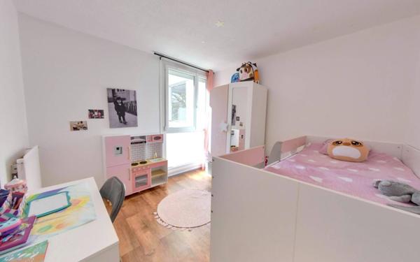 Appartement à vendre    5 pièces • 99,60 m2 Roissy-en-Brie