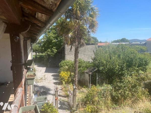 MAISON EN PIERRE AVEC CORPS DE FERME