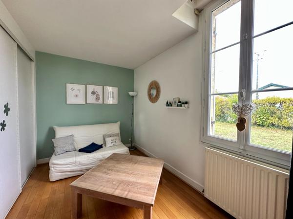 BLANQUEFORT – MAISON EN PIERRE 195 M² – 4 CHAMBRES, JARDIN SANS VIS-À-VIS ET DÉPENDANCE