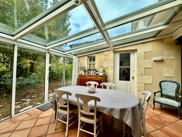 BLANQUEFORT – MAISON EN PIERRE 195 M² – 4 CHAMBRES, JARDIN SANS VIS-À-VIS ET DÉPENDANCE