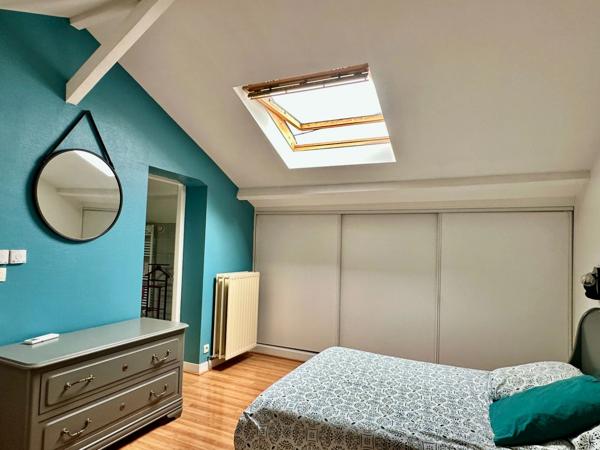 BLANQUEFORT – MAISON EN PIERRE 195 M² – 4 CHAMBRES, JARDIN SANS VIS-À-VIS ET DÉPENDANCE