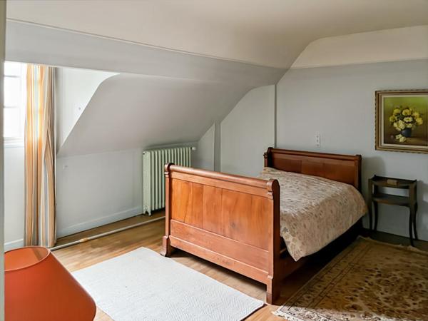 Élégante propriété 252m2 avec parc arboré, piscine à Montgivray