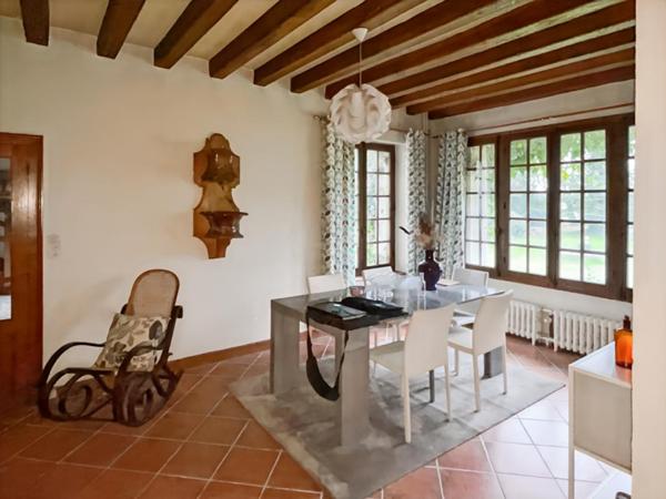 Élégante propriété 252m2 avec parc arboré, piscine à Montgivray