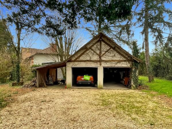 Élégante propriété 252m2 avec parc arboré, piscine à Montgivray