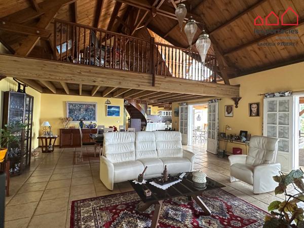 Villa 6 pièces 210 m² avec piscine - Vue mer & montagne - Bellepierre