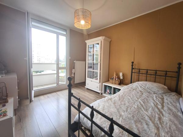 Proche verdure et deux balcons