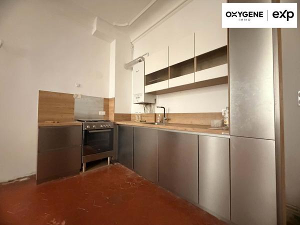 Perpignan, charme de l’ancien rénové, 54 m² avec patio, cave et fort potentiel à 72 000 €