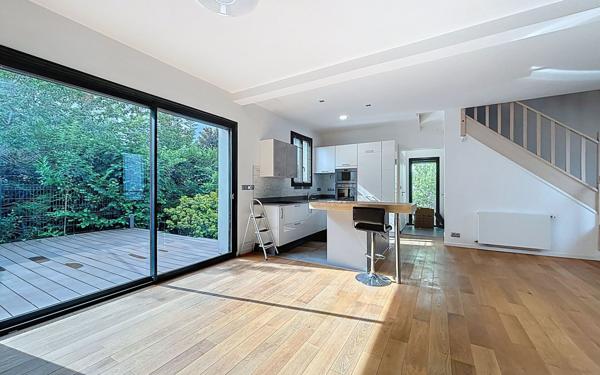 Maison à vendre    5 pièces • 168 m2 Suresnes