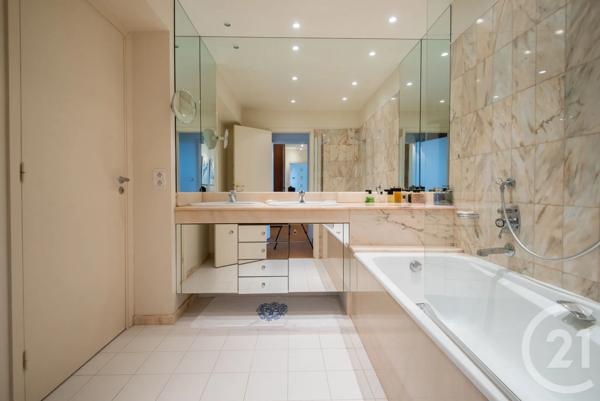 Appartement F4 à vendre  4 pièces - 117,48 m 2   NICE  - 06