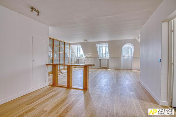 Versailles Parc Appartement 4 pièces 111m² au sol (100m² carrez) situé au 3ème et dernier étage avec ascenseur, cave et parking €995 000 ** - Référence 27687