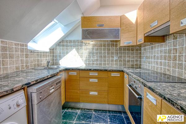 Versailles Parc Appartement 4 pièces 111m² au sol (100m² carrez) situé au 3ème et dernier étage avec ascenseur, cave et parking €995 000 ** - Référence 27687
