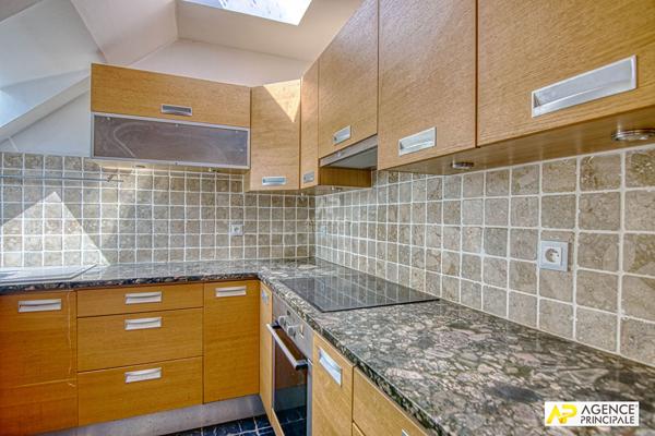 Versailles Parc Appartement 4 pièces 111m² au sol (100m² carrez) situé au 3ème et dernier étage avec ascenseur, cave et parking €995 000 ** - Référence 27687